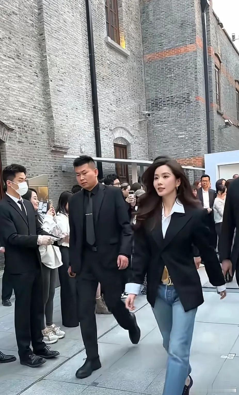 原来女明星的牛仔裤也这样啊