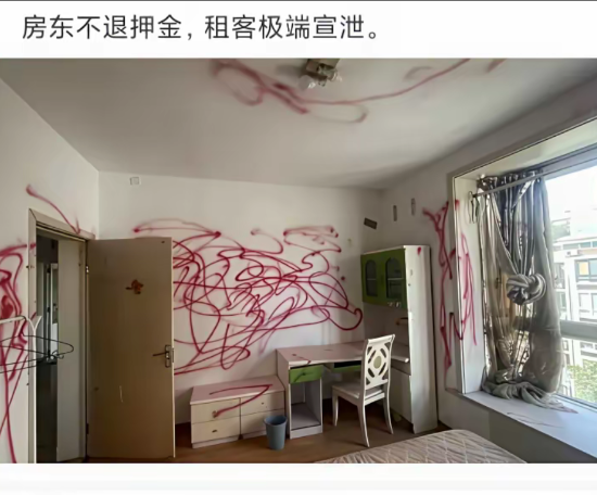 房东不退押金，在墙上发泄。
