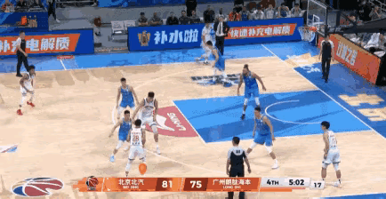 陈盈骏或被追罚！北京男篮虽然险胜广州男篮，但许利民在赛后采访时并没有露出笑容。