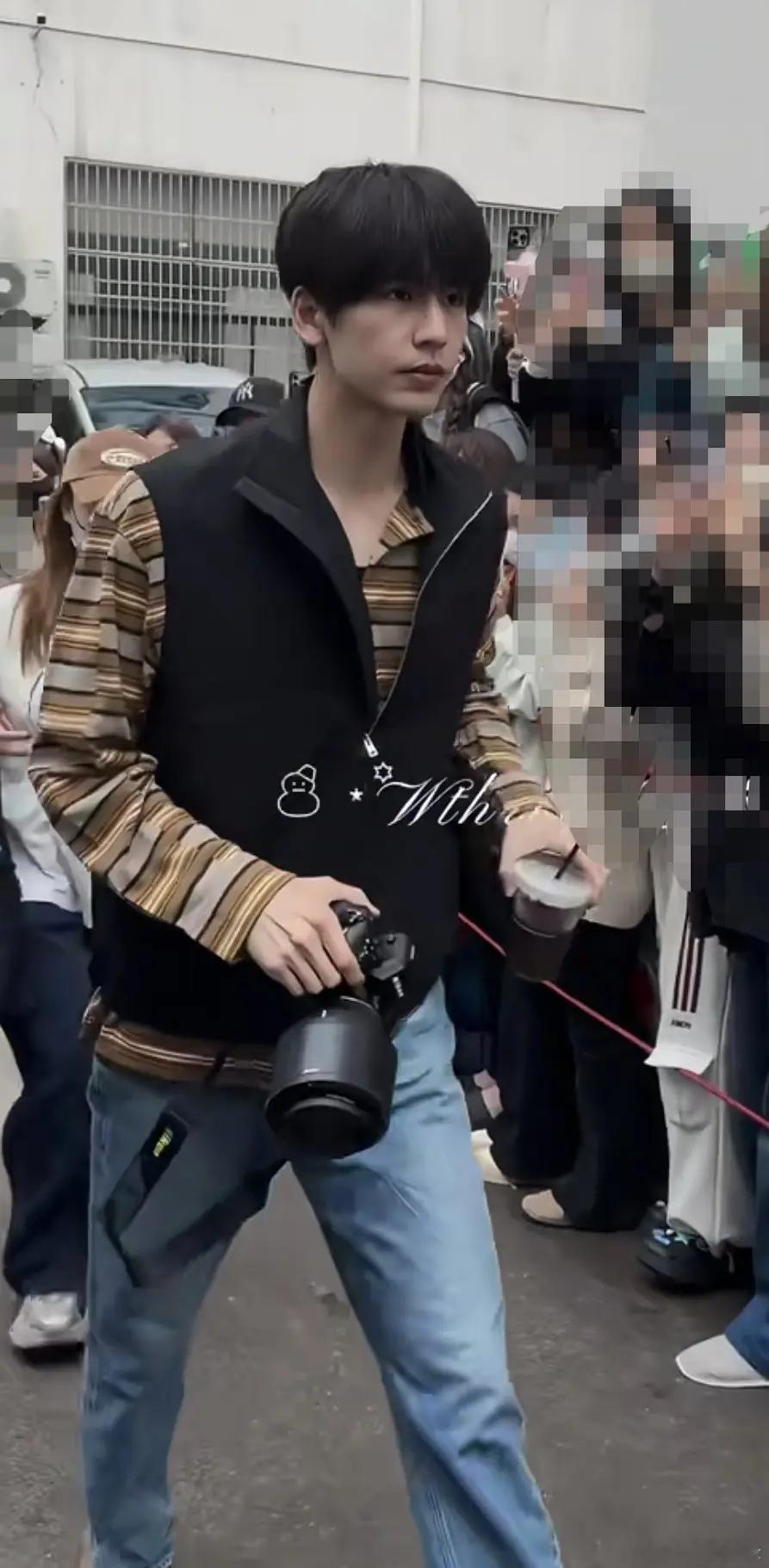 张凌赫这造型像流浪汉