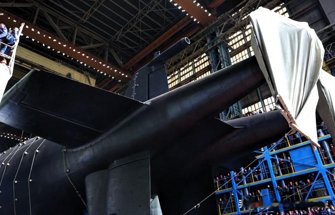 【俄海军“三核”共同体】当地11月1日，由俄罗斯“红宝石”设计局设计、