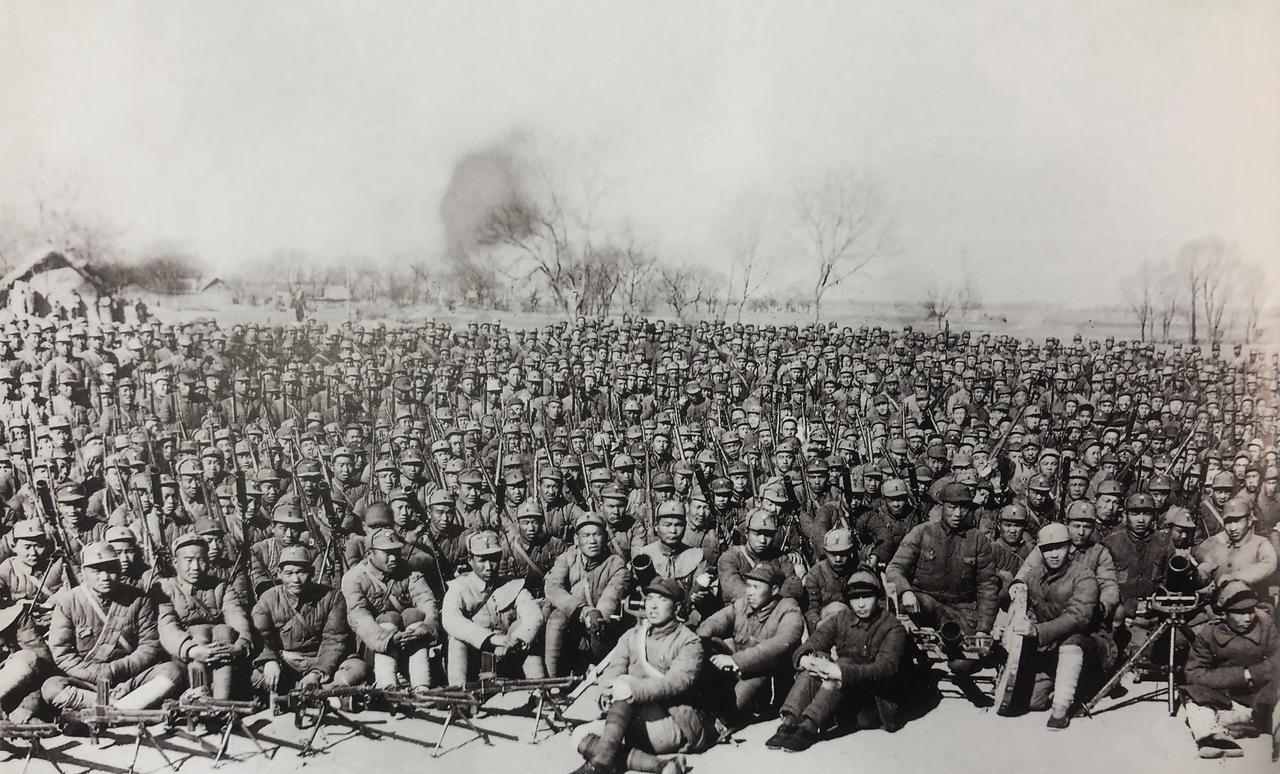 1945年4月4日新四军第三师独立旅在泗阳北之里仁集隆重召开成立和出征誓师大会。
