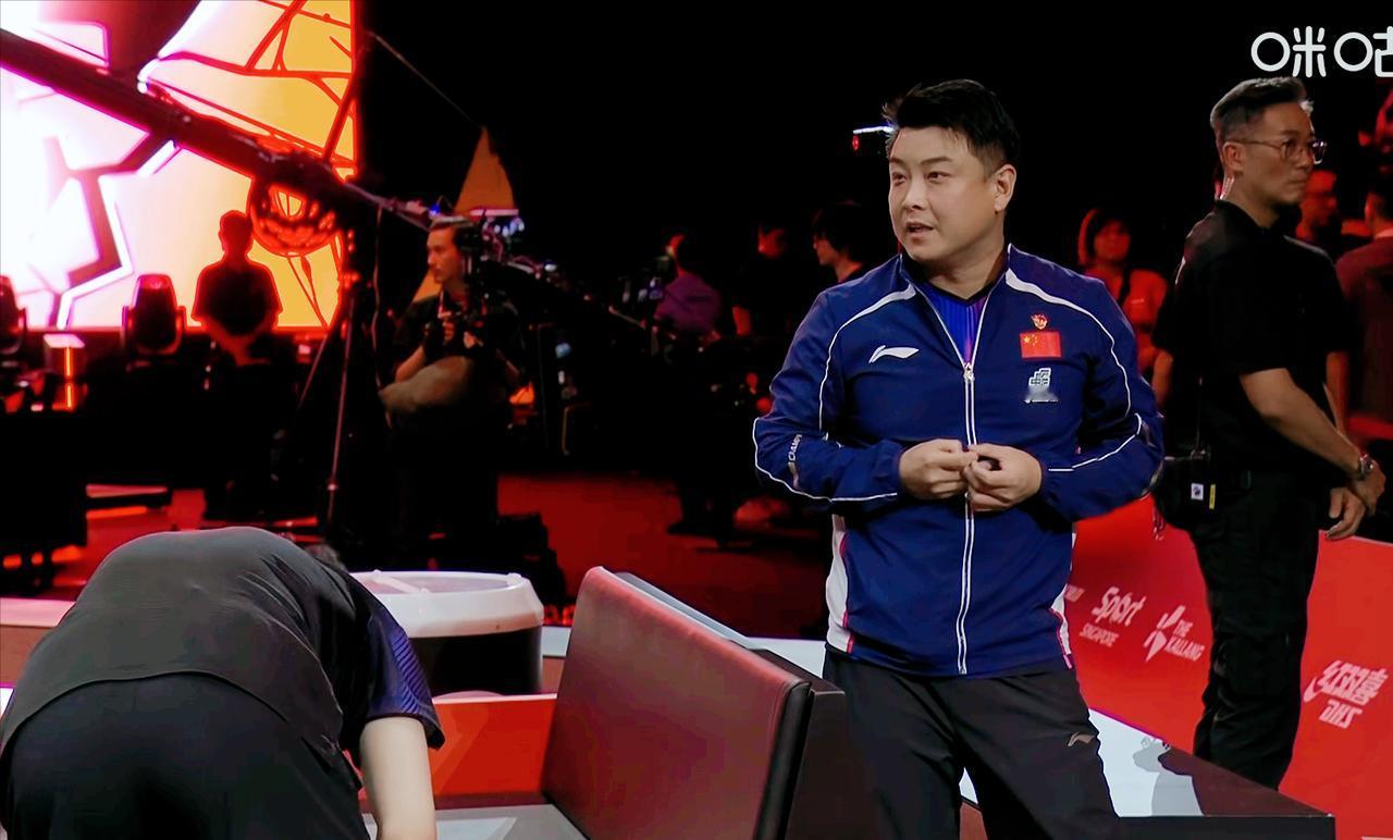 新加坡站首轮，温瑞博0:3被张禹珍零封，王皓情绪稳定。侯英超气的够呛，开局
