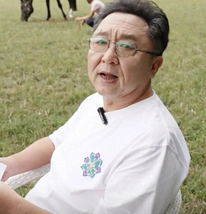 谁都知道，交朋友要交于谦这样的。可问题是，人搭理你吗？有钱有闲有专业，爱吃爱