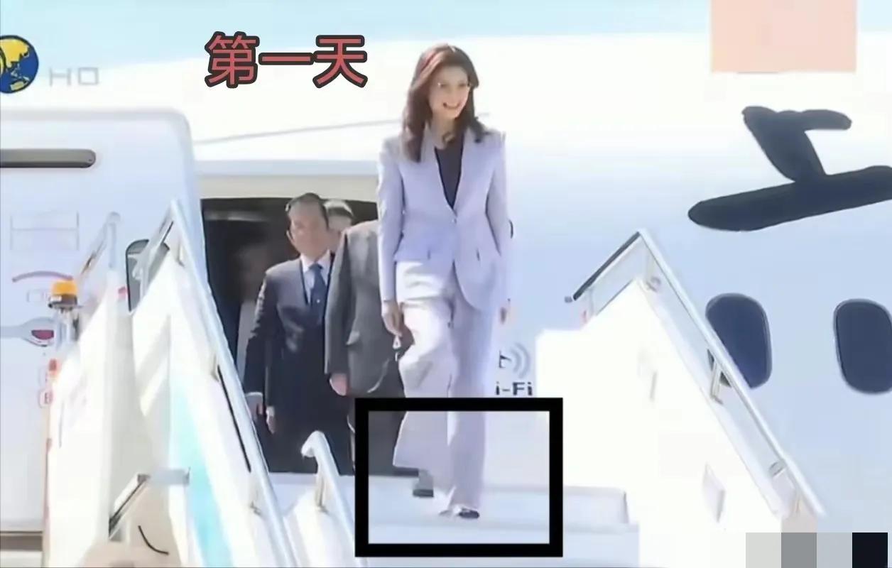 领导人都是穿西装，男人基本都是深色，包括黑，蓝，女人就不同了，各种颜色都有，都好