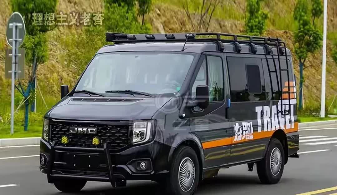最近准备入手一台宿营车，目前在重汽先锋官和江铃旅居车纠结？重汽先锋官内饰深得我心