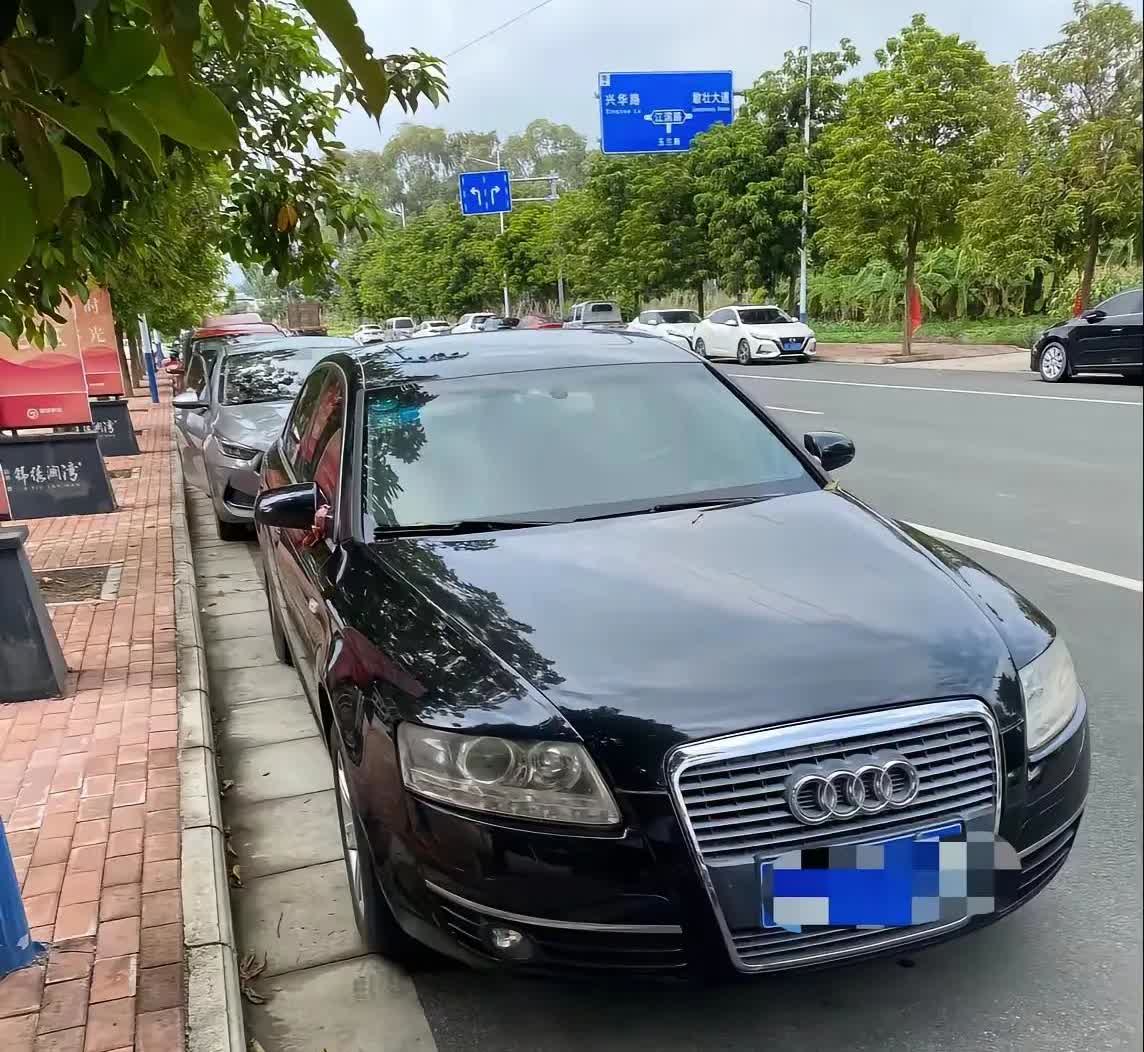 十几年的老奥迪A6，虽然车老但保养的非常完美车况嘎嘎的一点不烧机油本想着