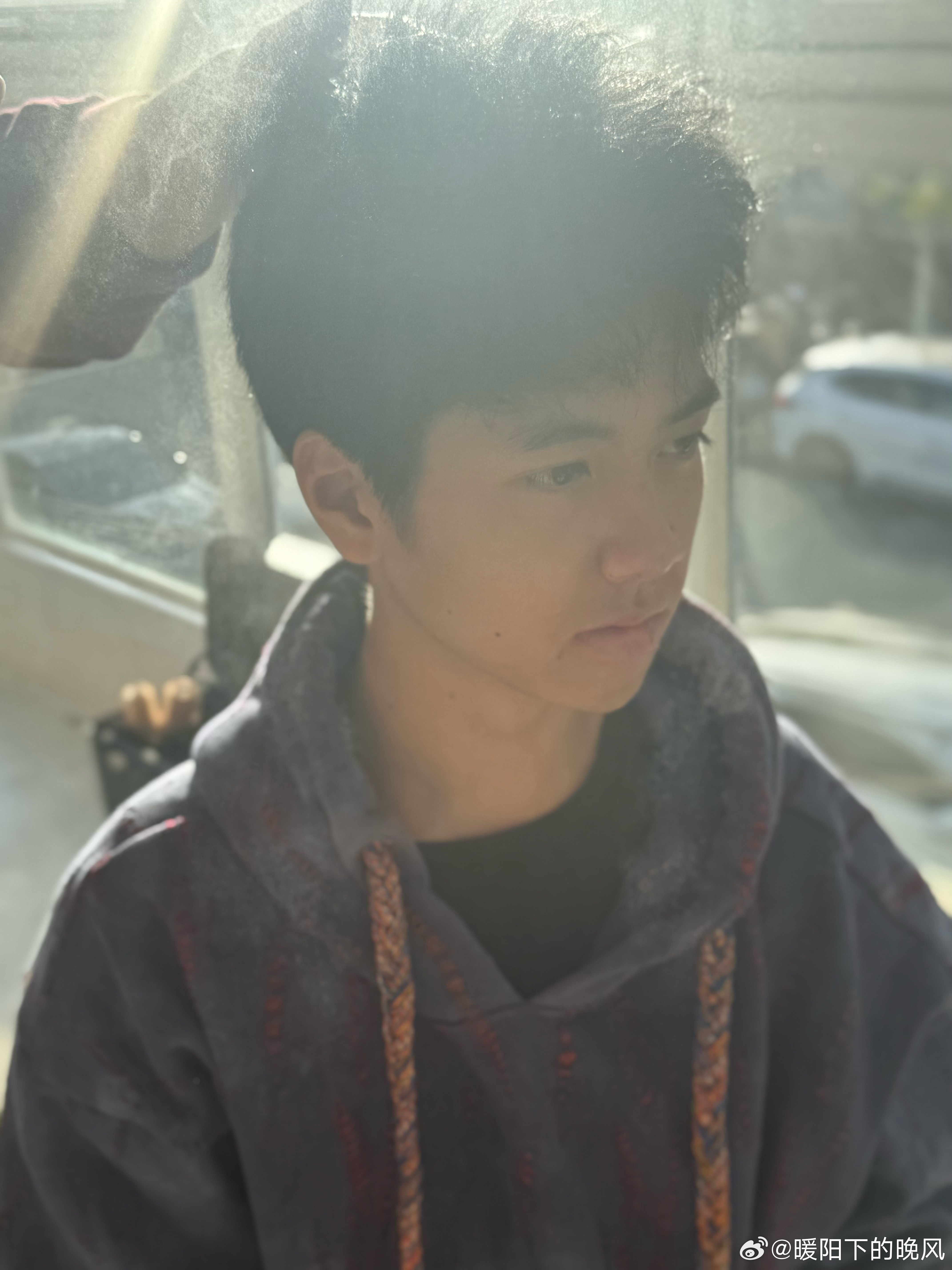 刘芸15岁儿子近照综艺里的小Jagger已经变成黑皮卷毛体育生了