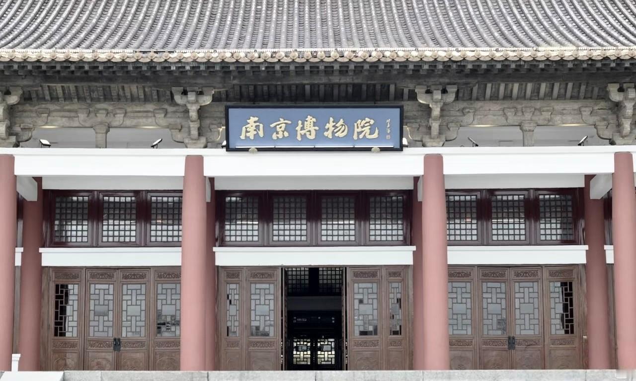 一个女保管员就有这么大本事，将庞莱臣保护到最后的古画以2000多块卖了出去。由