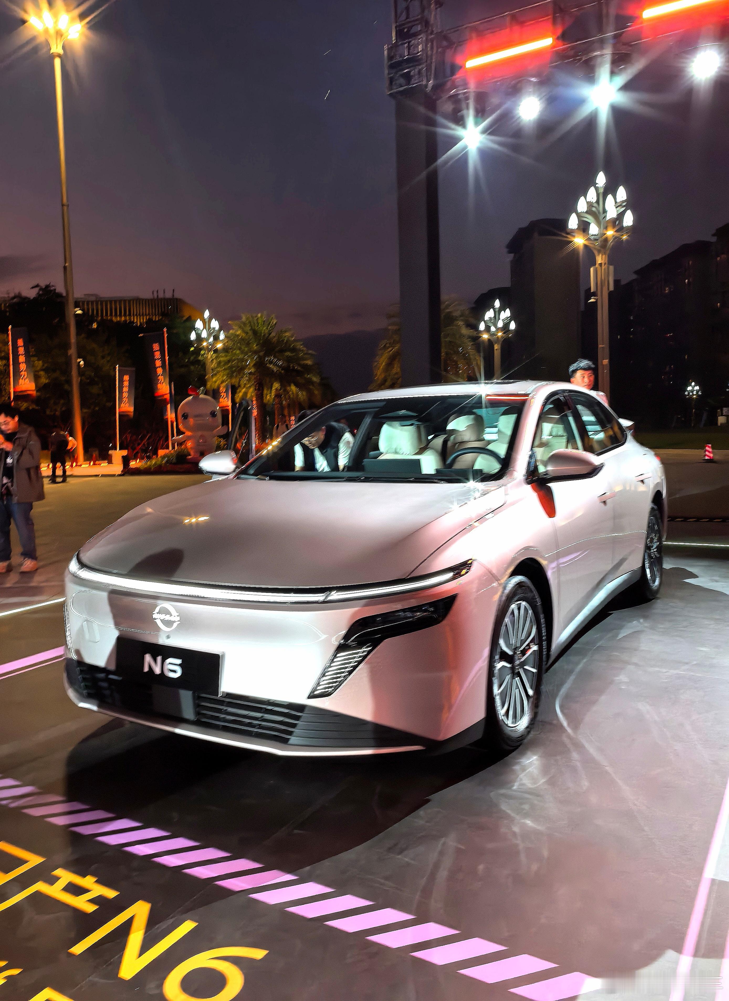 东风日产N6上市发布会现场布置的太美了，让人忍不住夸夸，N6小镇如梦似幻，特别适