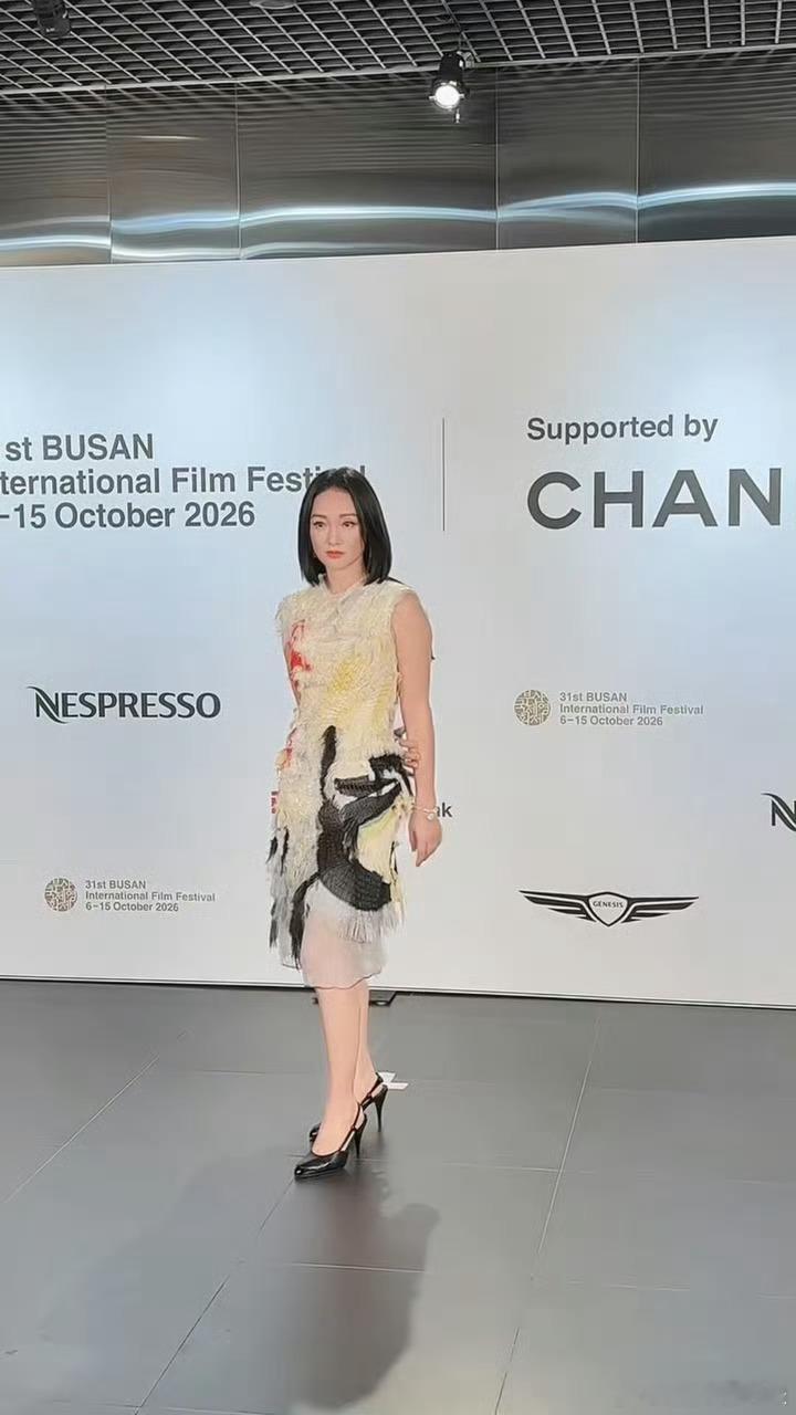 第31届韩国釜山电影节红毯明星！你喜欢谁的造型张艺谋、周迅、杨紫琼、全度妍、薛景求赵寅成、道枝骏佑、
