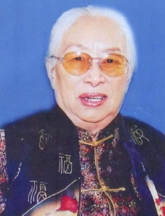 1985年，纽约机场，78岁的宋希濂猛地抓住陈赓遗孀傅涯的手，硬塞过去一沓美元，