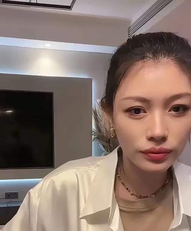 葛荟婕和森林北相比，大气好看还得是葛荟婕，人家毕竟是模特，北京圈子浸淫了这么多年