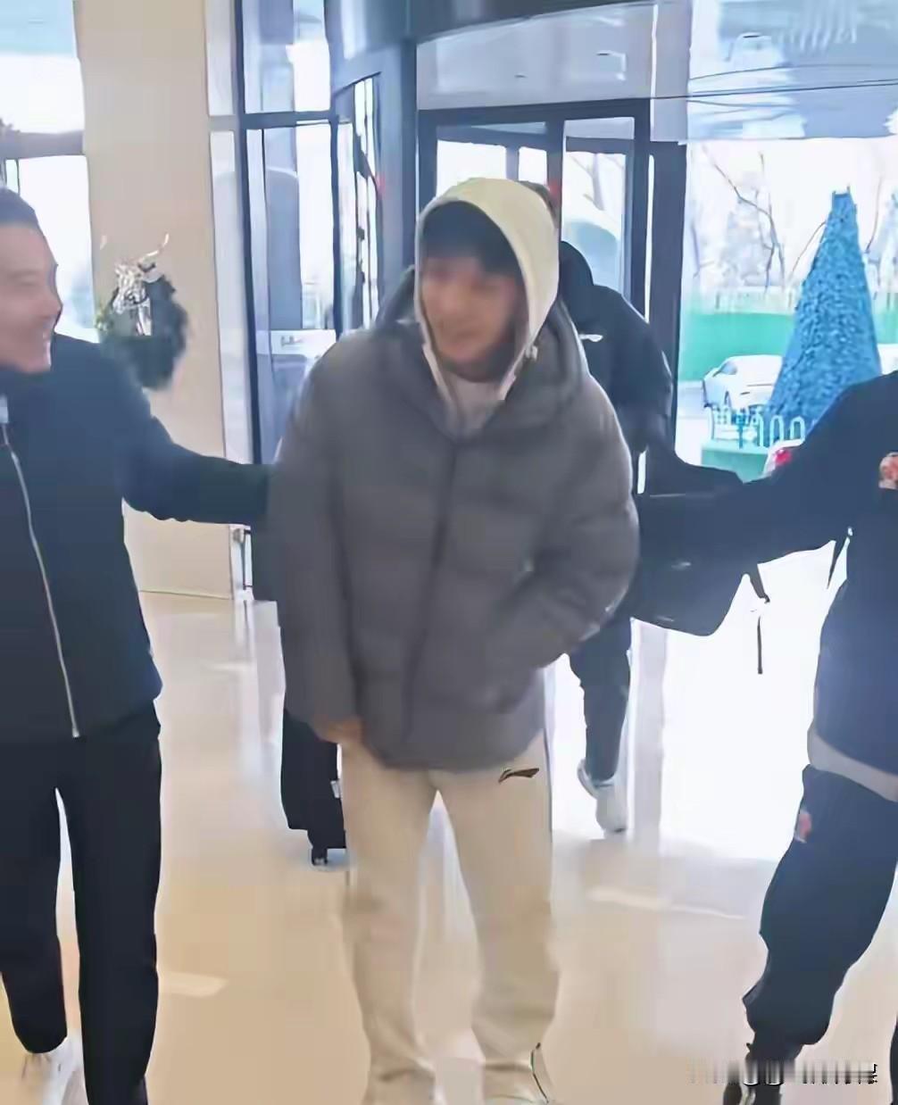 陈海涛这暖心真的值得点赞！元旦京粤大战，为了鼓励球队继续前行，球队董事长陈海