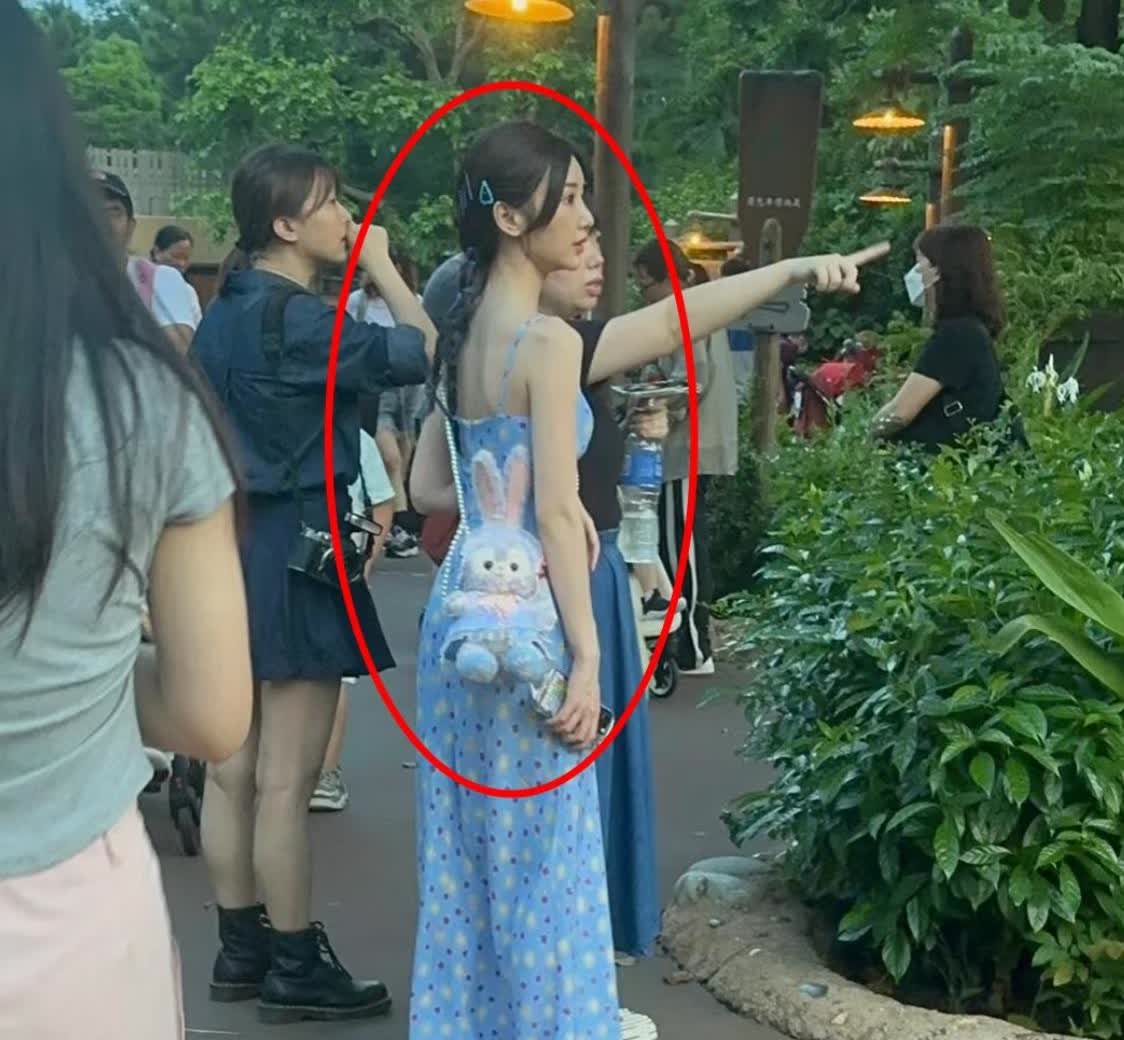 我觉得毛晓彤也算是不上镜的那种吧