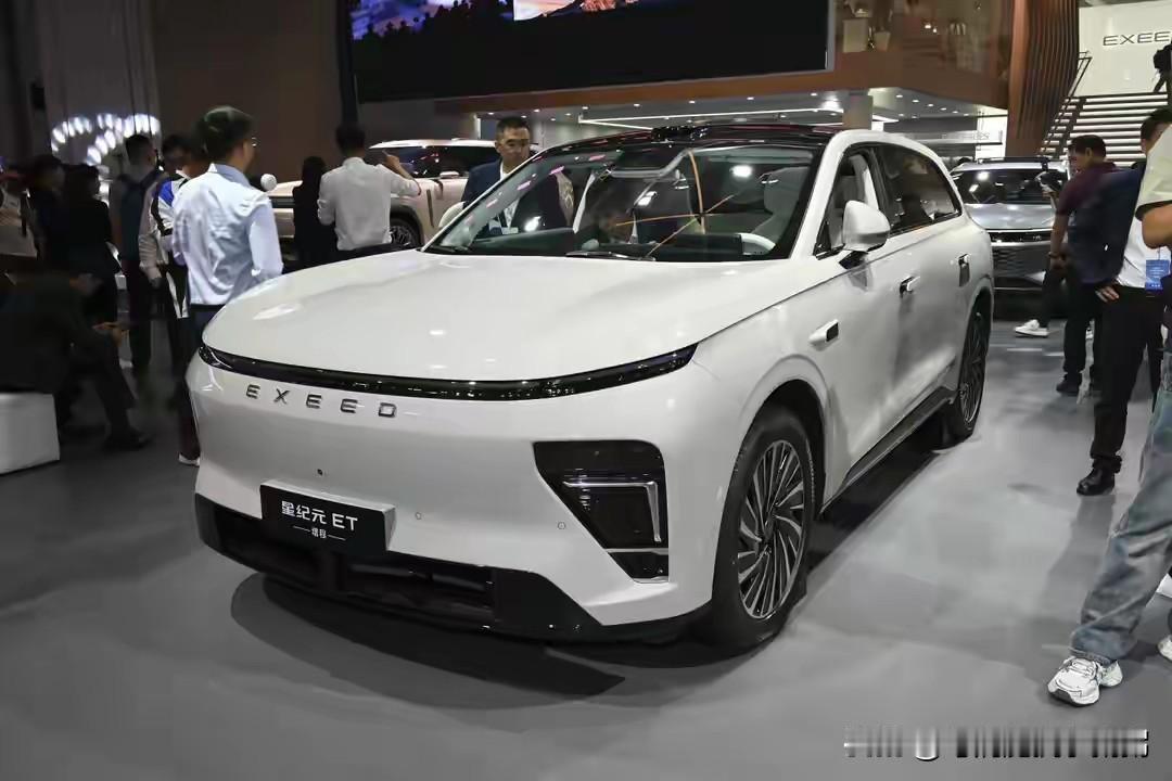 2025年十月中国车企销量排名：​1．比亚迪——441706辆​​2．吉利汽