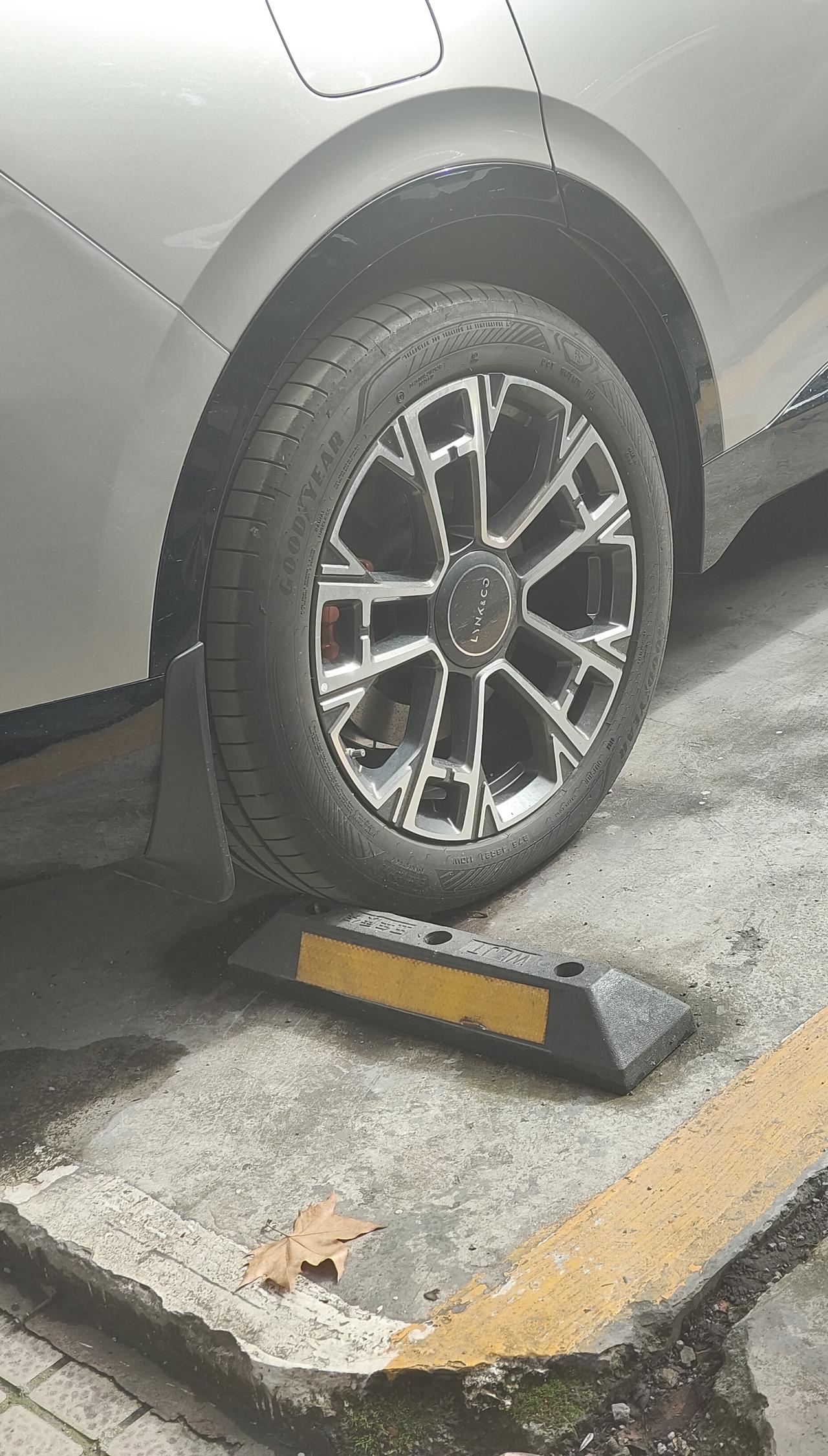 这大轮毂装我轩逸经典我开回村里倍有面子弯了几十年的腰直起来了