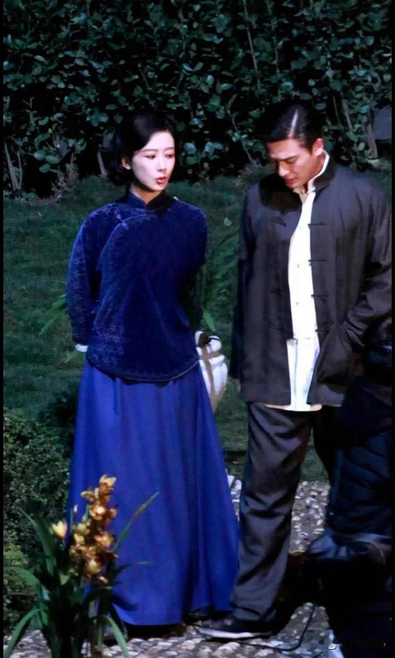 2月25日，杨紫欧豪新剧路透，《玉兰花开君再来》开机2个月第一次看到男女主同框
