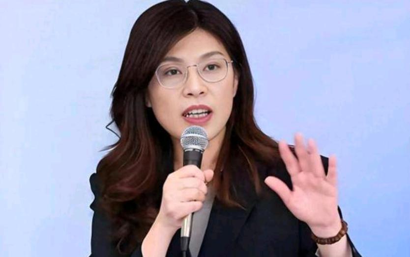 郑丽文再次就两岸关系进行表态！8月8日，根据岛内媒体报道，国民党主席郑丽文在接受