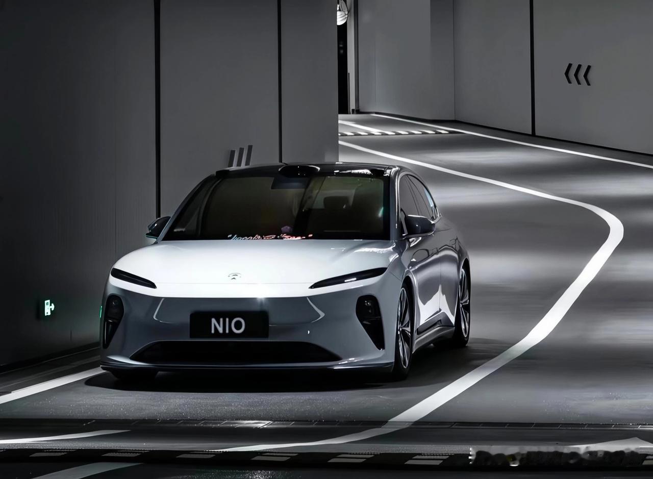 国内真正有技术护城河的车企，就只有这三家：坦克，鸿蒙智行，蔚来。鸿蒙智行背靠