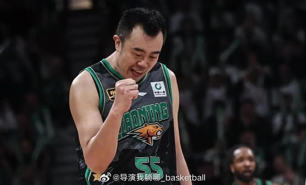 去年夏天在俱乐部官宣退役的韩德君在个人直播中回应球迷问题“是否还能回来继续打”：