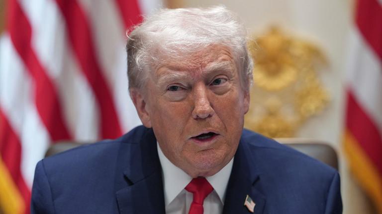 特朗普在昨天的内阁会议上说：“我向普京发出了一个‘请求’，普京已答应了。后者已经