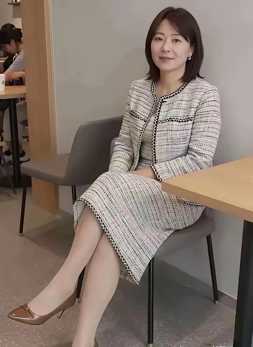 就担心喜欢不起，而不是还会有人喜欢一个40岁的中年女性？晃到40这个年龄，丰