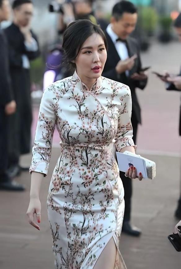 嫁给王石的田朴珺，为什么一直在倡导贵族生活？她始终介意两人的年龄差。戴安娜王妃
