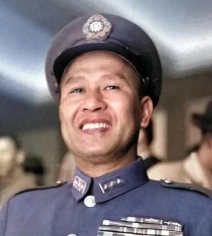 1949年12月，蒋介石叫来罗奇，让他去海南将白崇禧哄骗到台湾来，并说：“白健生