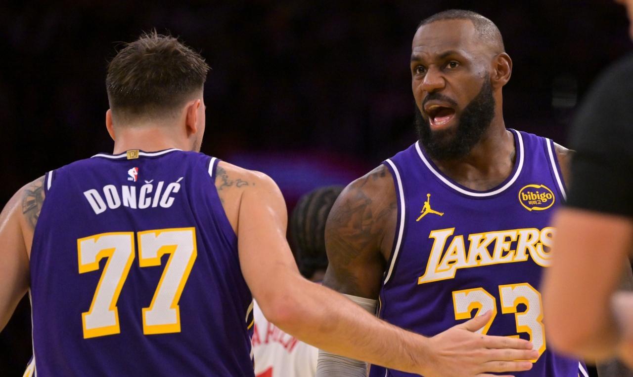 湖人正在迎接新王，詹姆斯做出再多改变也无济于事！美媒报道：湖人正在做去詹姆斯化，