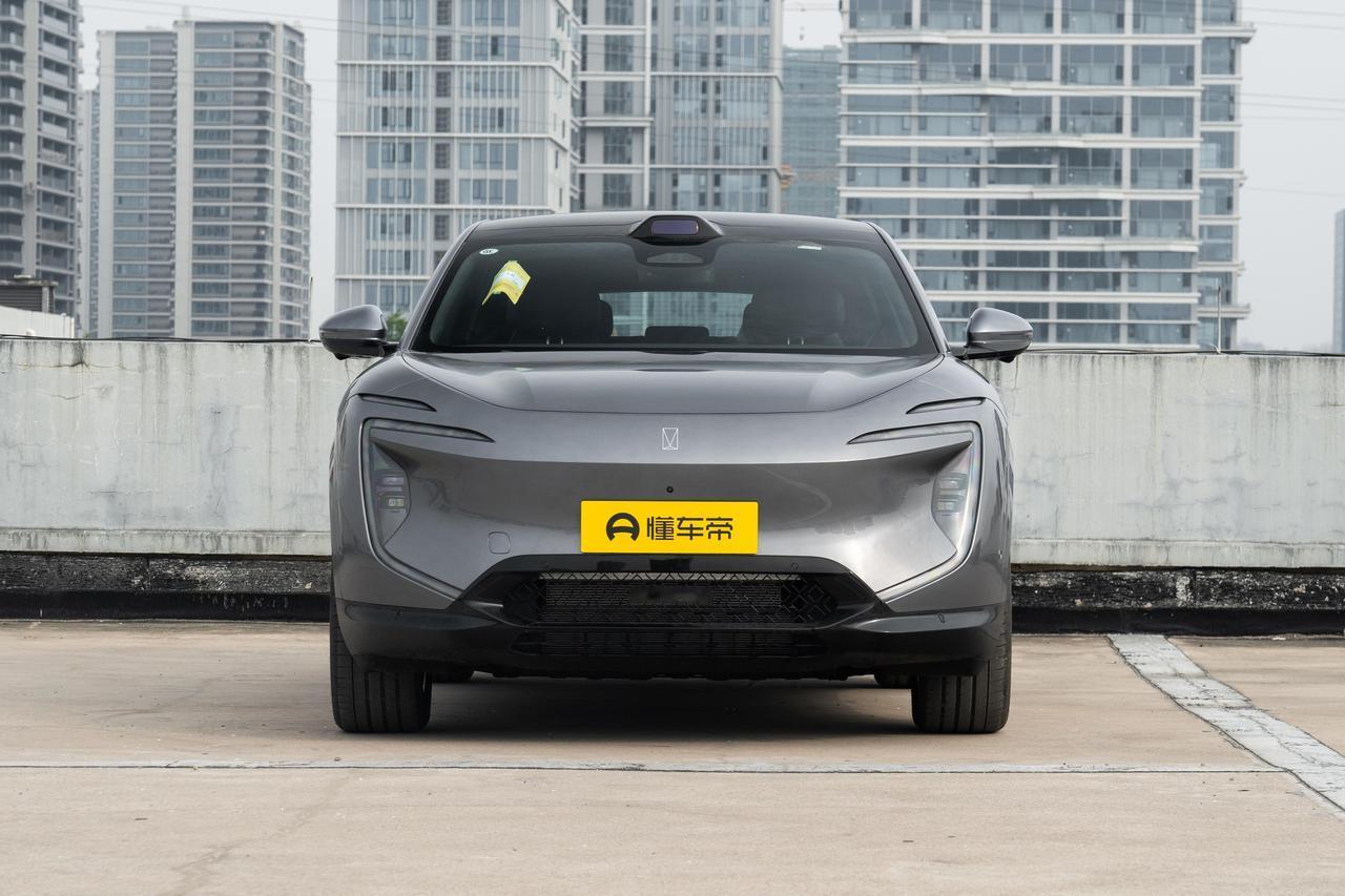 说实话，阿维塔07的颜值真的没得黑，我见过实车之后，就明白为什么那么多人喜欢它了