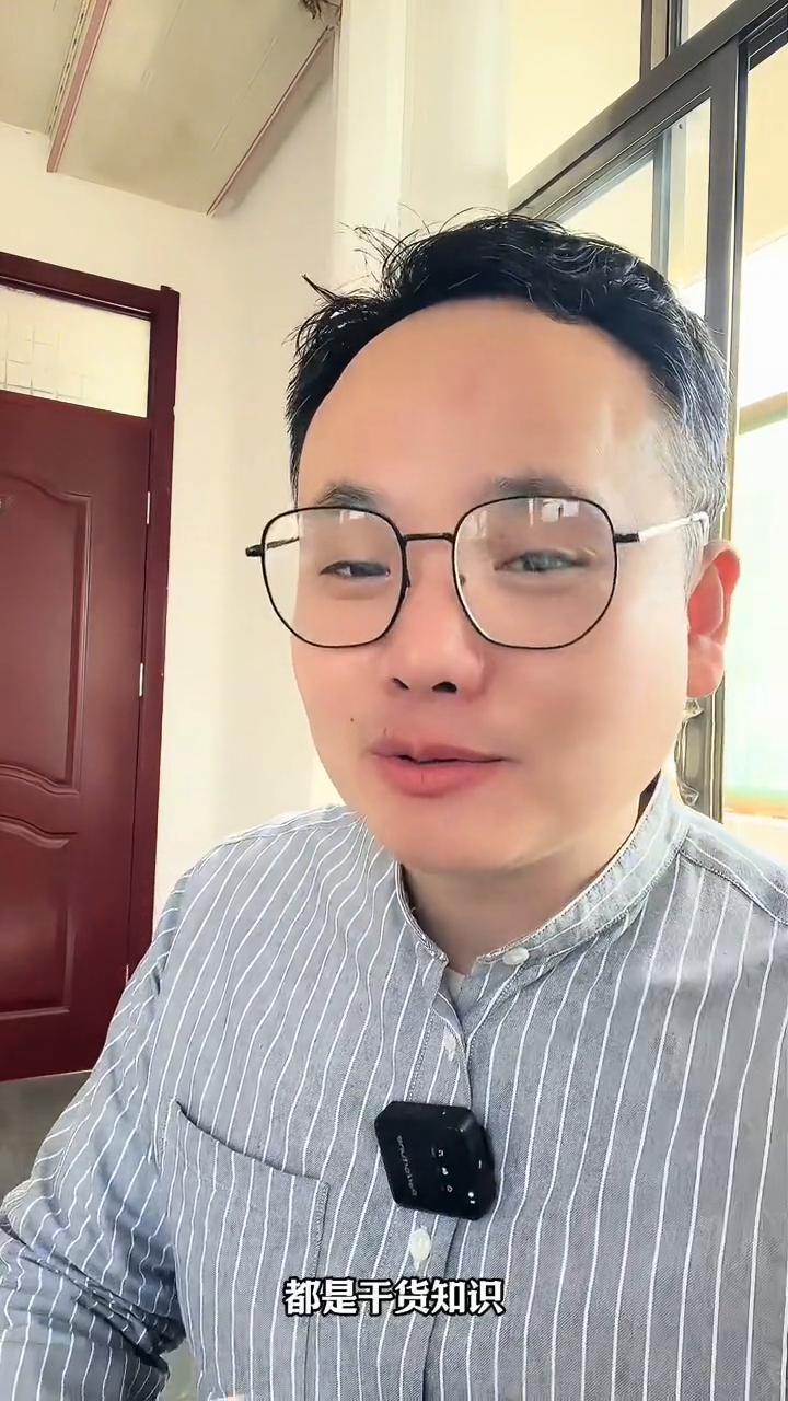 手机来电时如何显示对方的照片？小宝。别人手机来电话是这样的，而你的手机却是这