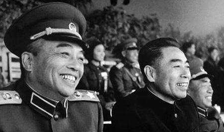 1976年，朱老总穿戴整齐，准备去参加周总理的追悼会，可就在他准备出发的时候，他
