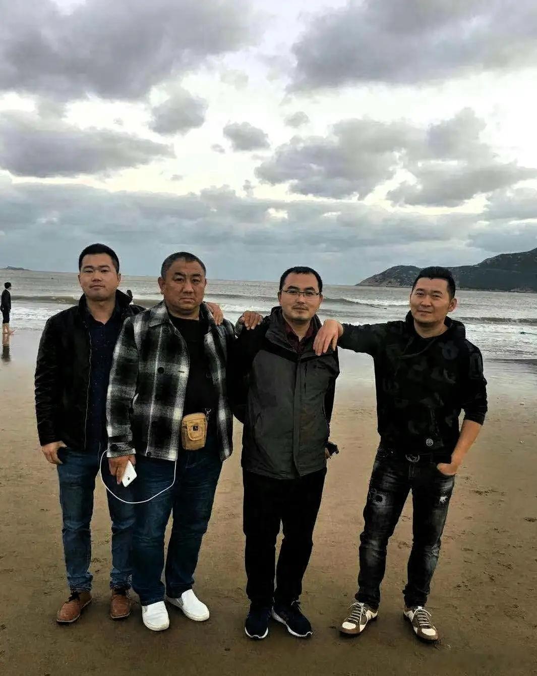 四位中只有一位是体制内的，你能看出来是谁吗？