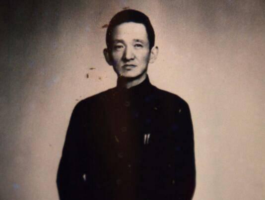 一天，蒋介石的“文胆”陈布雷对夫人说，把家中的金器、银元整理出来，全都兑换成金圆