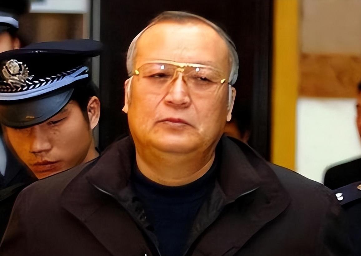 美国榨干了中国外逃贪官身上的油水，将具具干尸退给中国，门都没有。如果美国执意要将