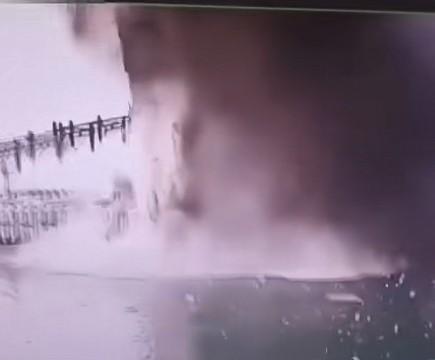 乌军又炸了克里米亚大桥，从现场视频来看，这次大桥受损强度远超上一次，原因是