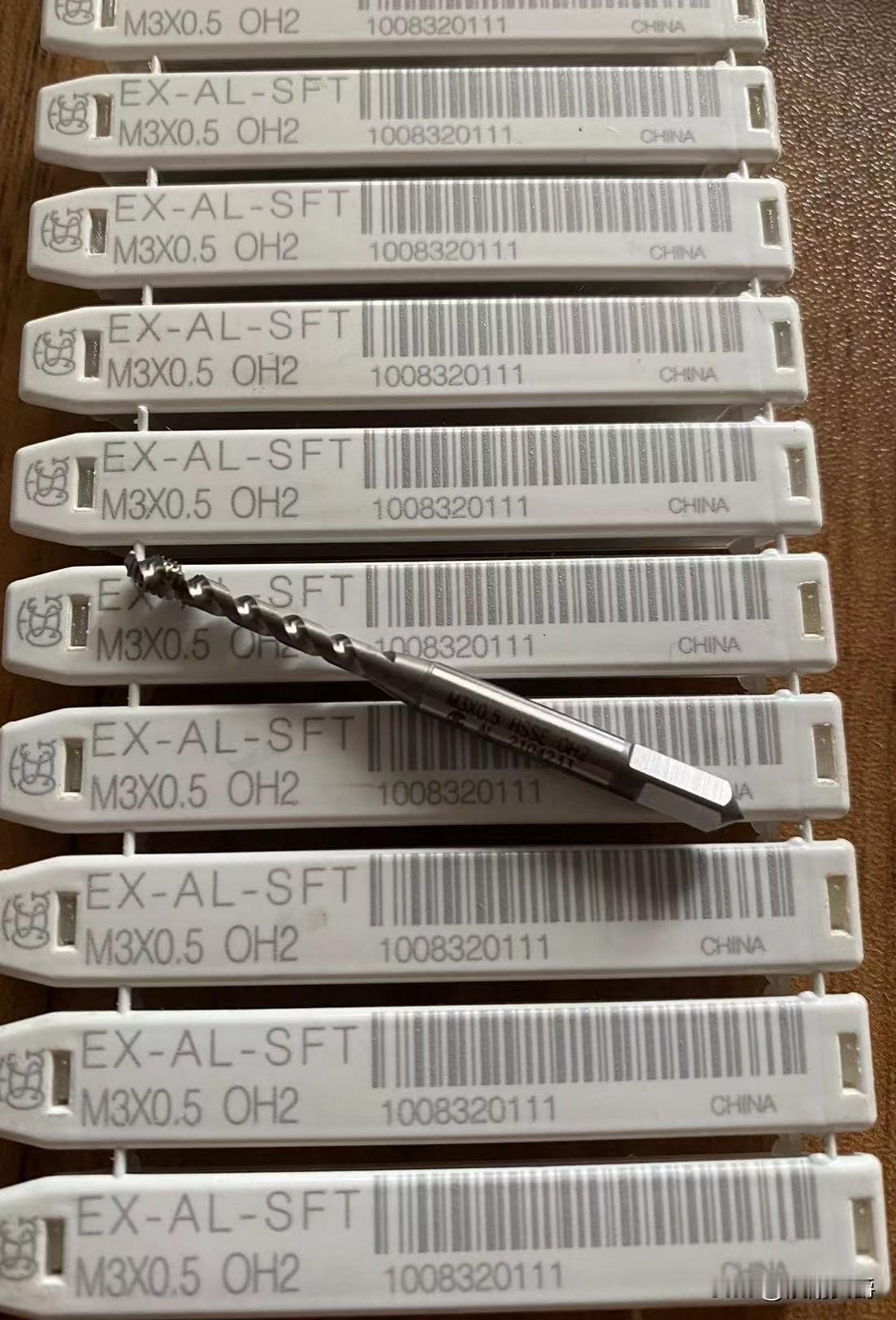 黑色星期四，今天工作不到一小时，只有两个客户订货，各一盒丝锥，一个赚了59块