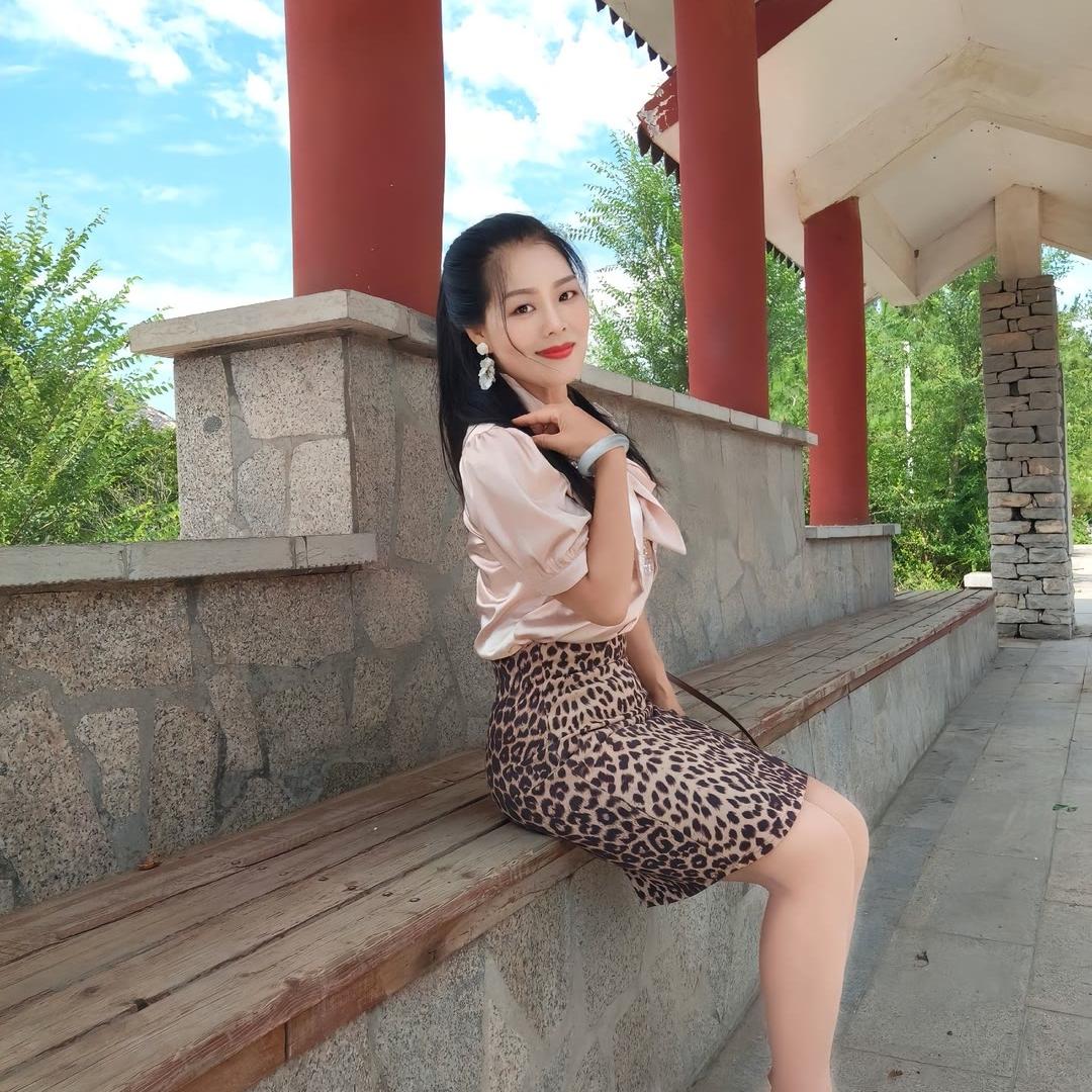 中年妇女如何穿搭比较时尚有气质?