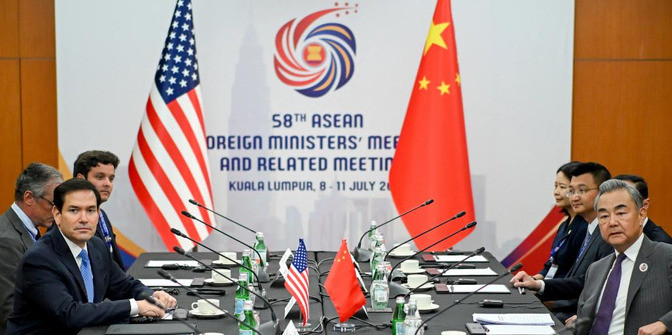 鲁比奥见王毅握手都没捞着美国国务卿鲁比奥这次丢大人了！