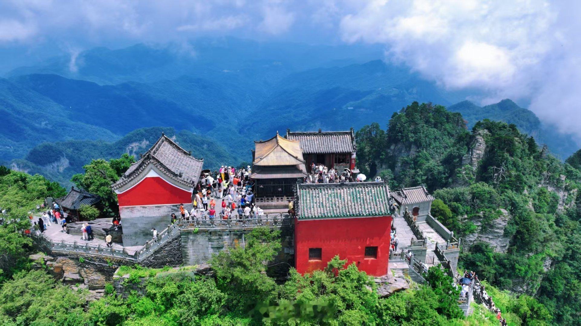 【从西安到武当山有多近】西十高铁正式开通后，西安到武当山西站最快仅需1小时！早上