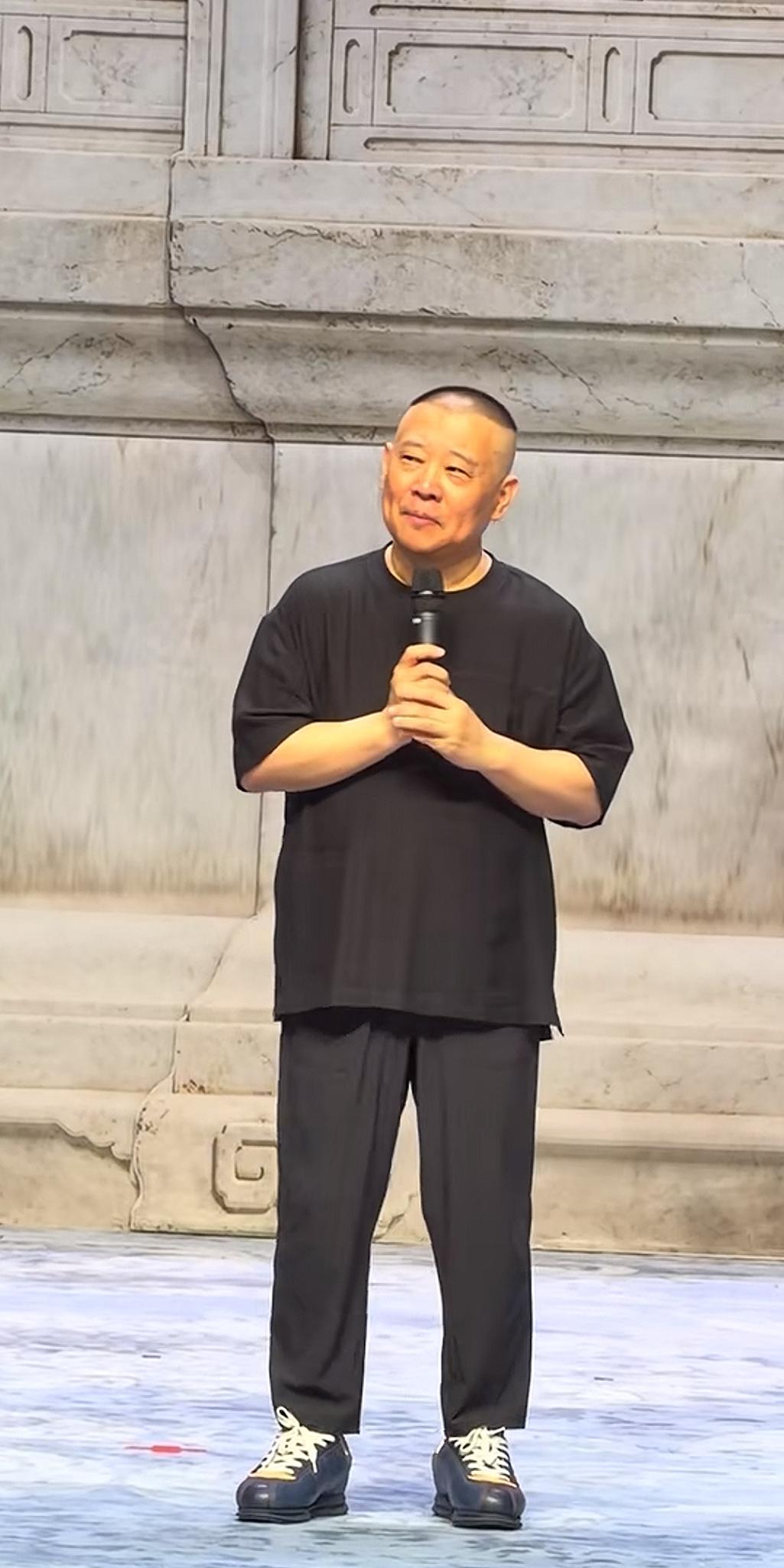 德云社郭德纲天津唱戏返场，嘴瓢引观众笑场，巡演结束后只休息了一天！德云社郭德纲带