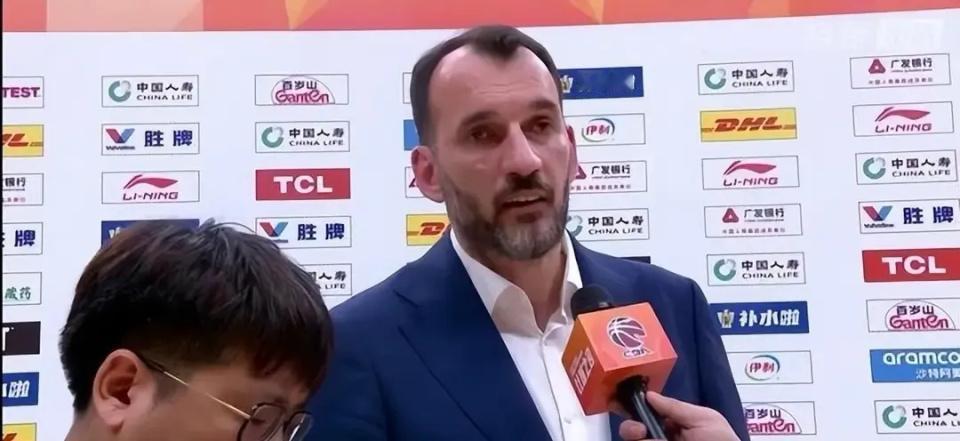 8月25日晚，广东宏远篮球俱乐部官宣新教练组，消息一出，球迷群炸了锅。为啥？因
