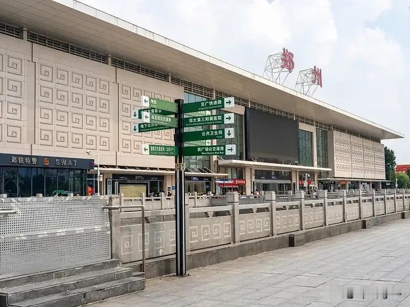 千辛万苦，终于等到这一天了。官方媒体报道，郑州车站东广场与西广场之间的联络通