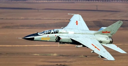 歼7飞豹几乎没什么空战能力，我军为何不放弃呢？其实原因很简单:当年“豹爷”出现