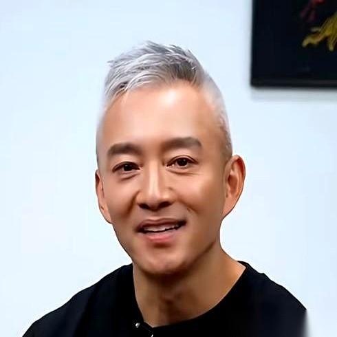 最狠的报复是啥？不是吵，不是闹，是直接消失，然后顶配归来。亚宁这事儿，简直就