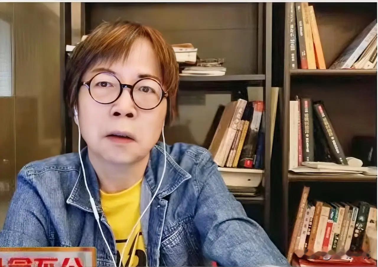 媒体人黄智贤11日在节目中公开力挺王惠美，直言她这么做没有错。黄智贤认为: