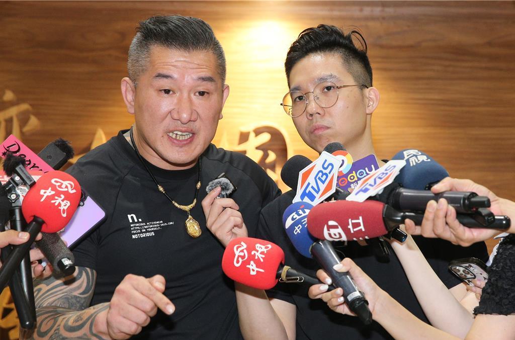 抹红馆长的回力镖网红“馆长”陈之汉结束6天上海行程返台，高调宣示现阶段任务是“