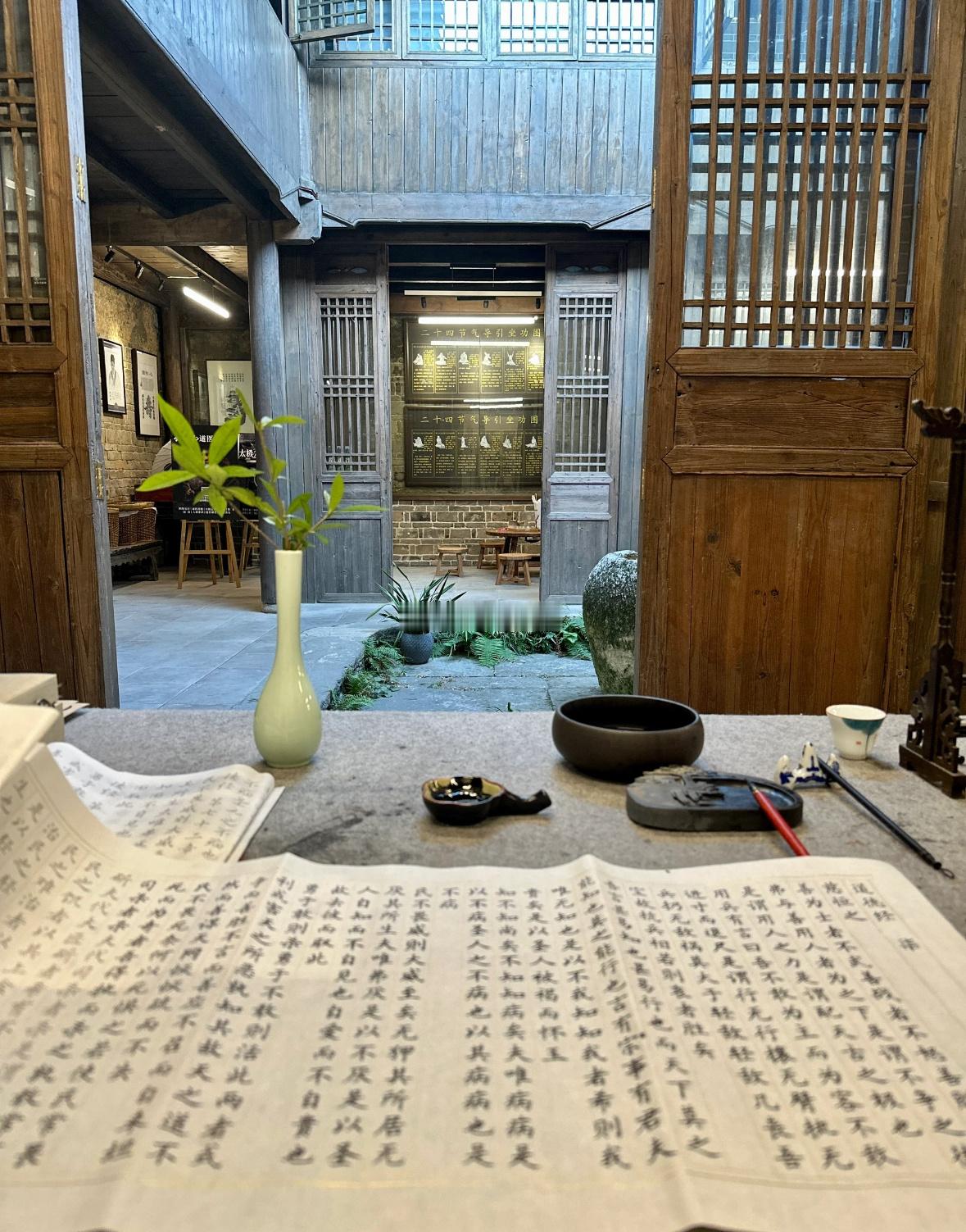【观微知命·酉时收尾】下午17-19点，酉时，属金。甲寅日木旺，金来克木，这个时