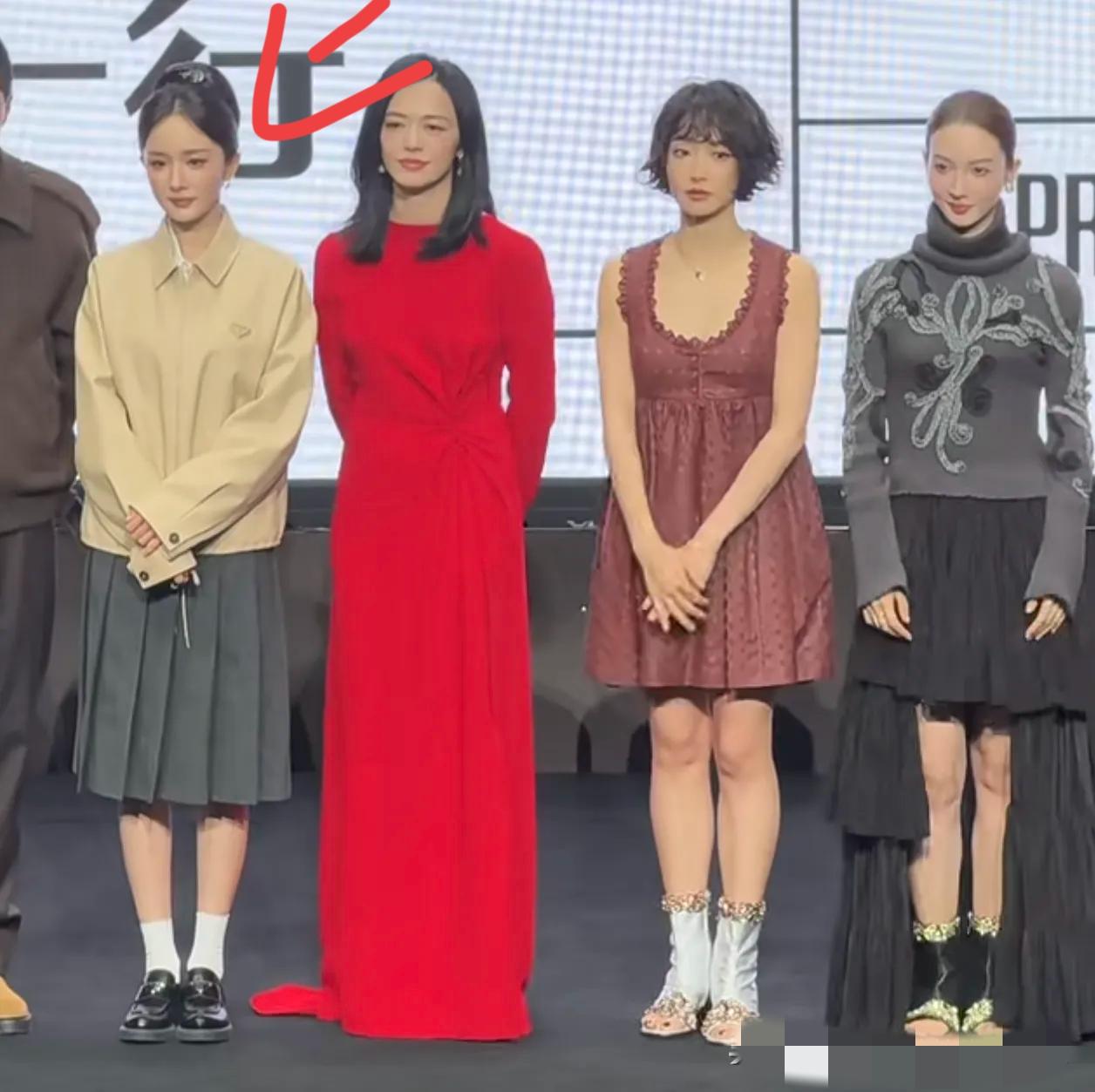 果然顶流女明星审美真的很牛，不信你看杨幂，不管是参加红毯还是晚会，基本每